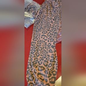 Pink/grey leopard print leggings